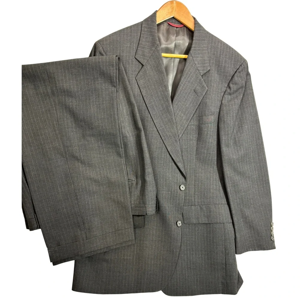 Hart Schaffner Marx Mens 41R 2 piece Pinstripe Suit Grey 2 Button 34x28 Pants